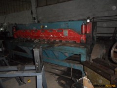 二手剪板机。剪板机。图3