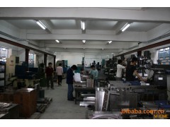 汽车部件绿色环保快速锌合金塑胶成型模具及成型加工图3