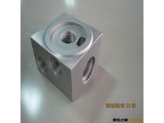 提供非标精密阀块加工制作图2