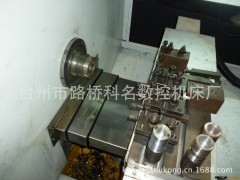 数控机床厂家直销 高精度0640行程加长封闭型数控车床 经济型车床图3