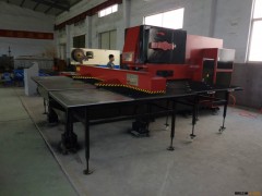 供应黑龙江配电箱生产加工用的数控转塔冲床图2