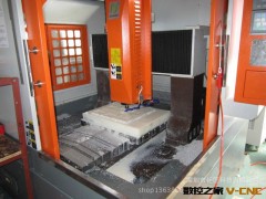 供应独家研发旋转第四轴655S零件加工雕铣机图2