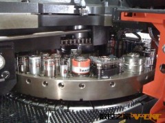 AMADA数控冲床图2