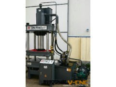 Y32--200TXC充液下顶缸型四柱导向压力机图2