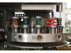 青岛恒新闭式数控冲床 精准冲孔 追求零距离图2