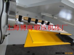 爆款 QC11Y 12x4000 大连客户订购闸式剪板机图3