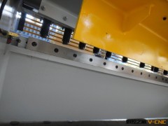 特别优惠 QC11Y 12x4000 高精度可变剪切角闸式剪板机图3
