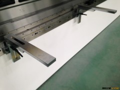 厂家直销上海瑞铁/广州瑞铁 50T/1500电液同步数控折弯机图3