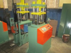 专业生产高精 蓄电池液压机  200T育苗营养块液压机图3