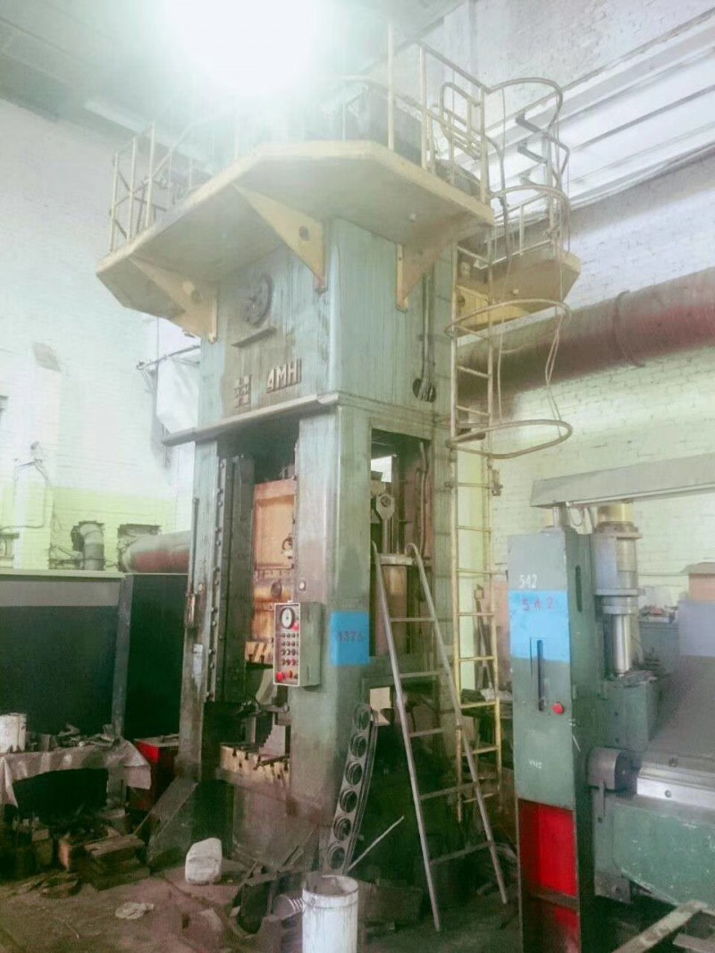 二手400吨闭式单点压力机，俄产K2536，安装少用